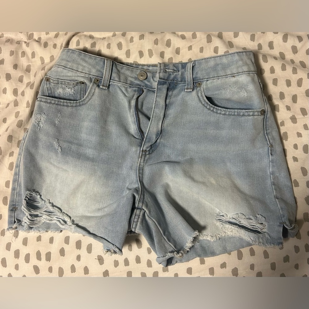 Small ripped jean shorts. No boundaries.